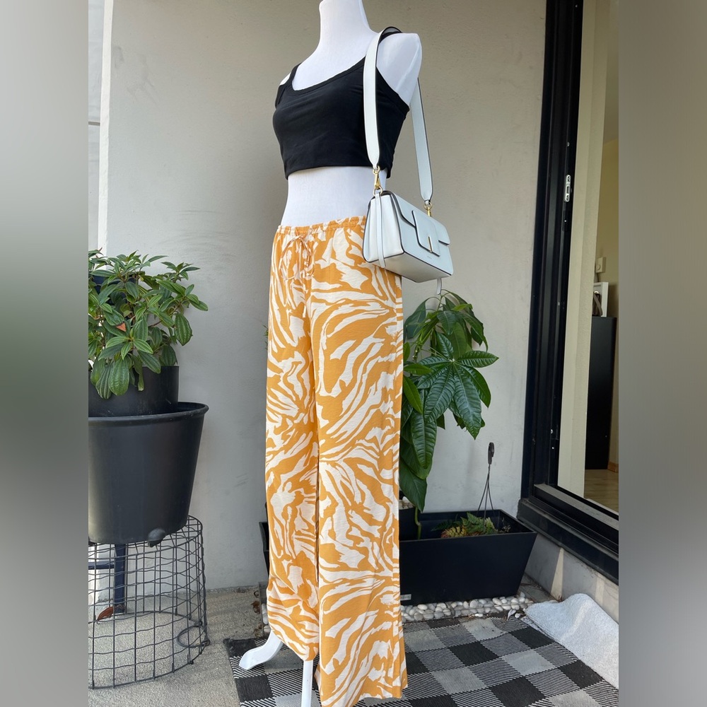 🌿 H&M wide-leg Viscose  Animal Print (tiger Print) Pants in orange / White…